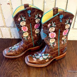Macie Bean Woman Boots Rose Garden Size 5